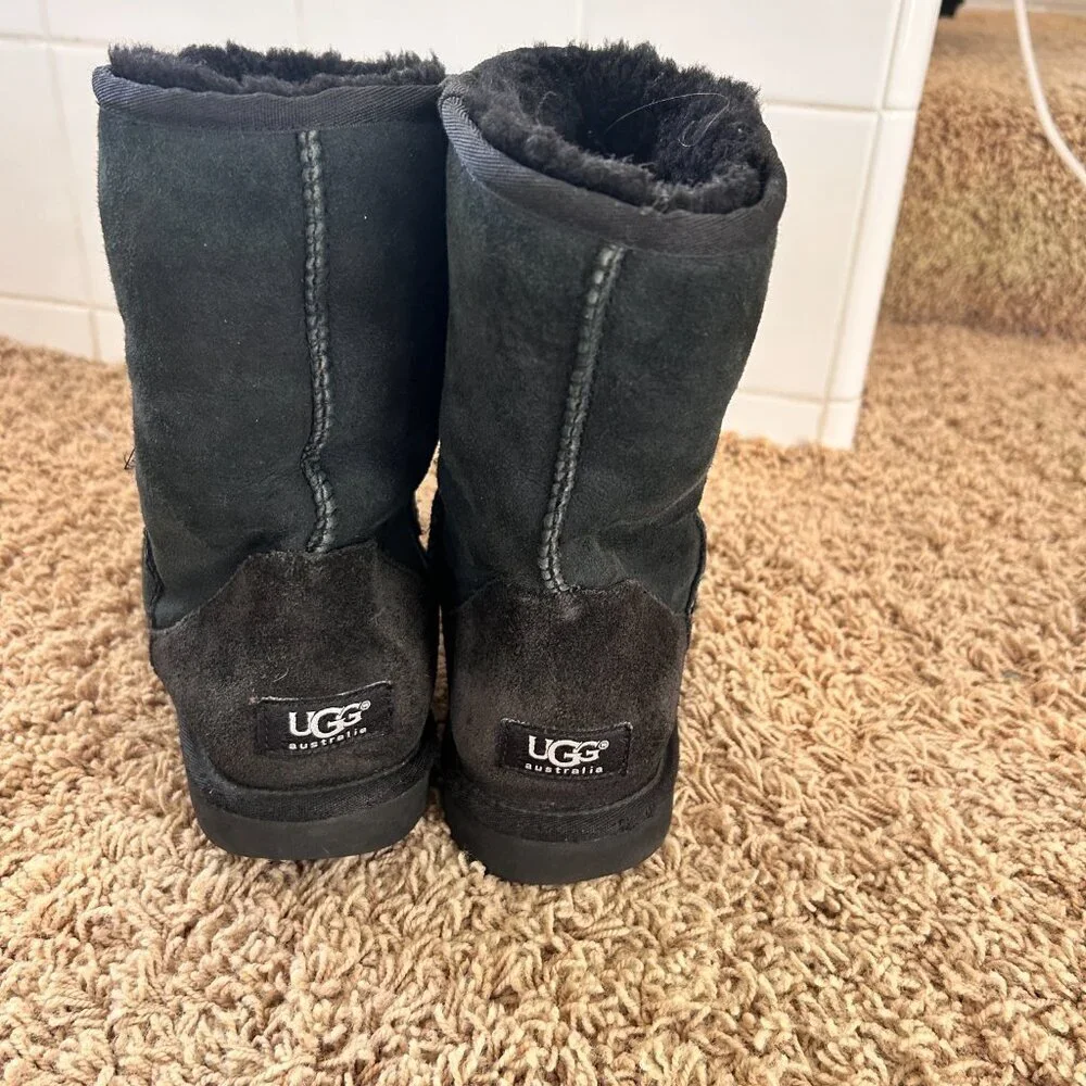 UGG classic short